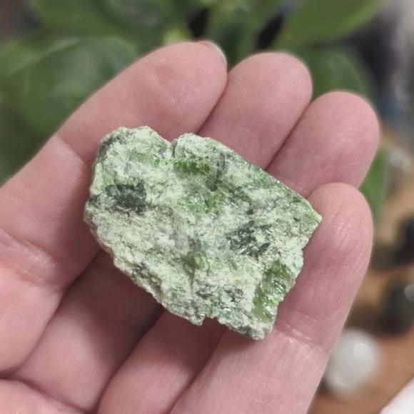 Diopside Raw Chunk - Picture 1 of 6